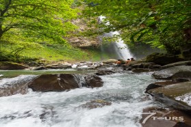 La fortuna river waterfall